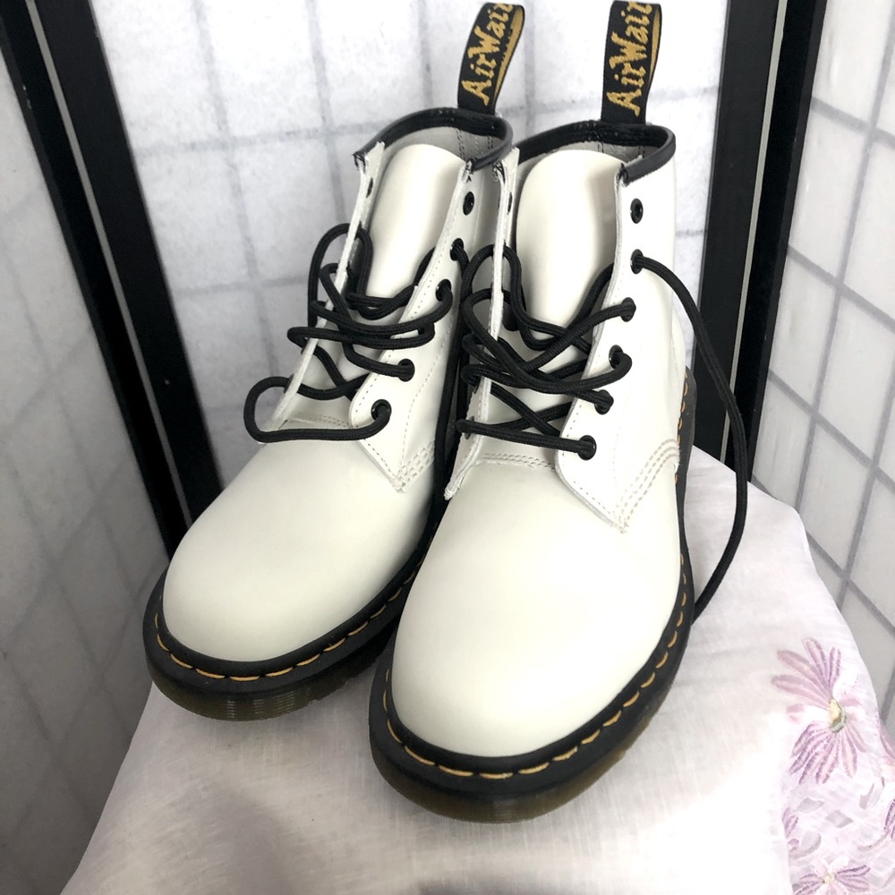 NWOT  dr martens white combat boots,  Ladies size 10